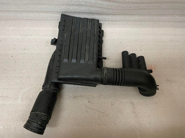 04E129611AK VAG Obudowa filtra powietrza