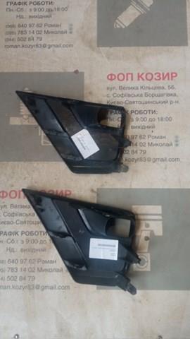 52030WQ010 Toyota Obrzeże lampy przeciwmgielnej prawej