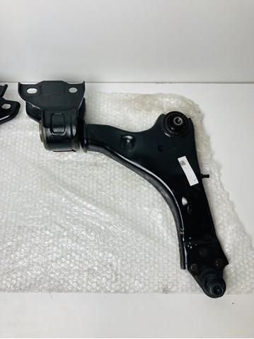 Wahacz zawieszenia przedniego dolny prawy LR086107 Land Rover