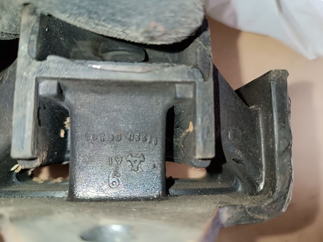 Do koszyka 1132006J00 Nissan/Infiniti Poduszka (podpora skrzyni biegów)