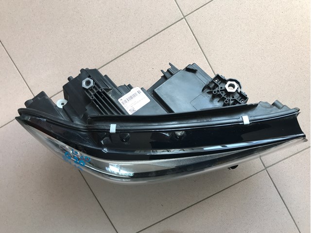 Reflektor prawy 63118496150 BMW
