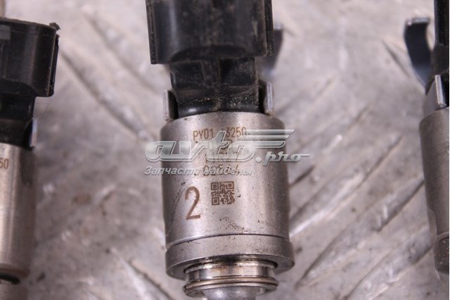 Wtryskiwacz paliwa PY0113250 Mazda