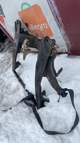 Do koszyka 1454057 Ford Korpus osi przedniej