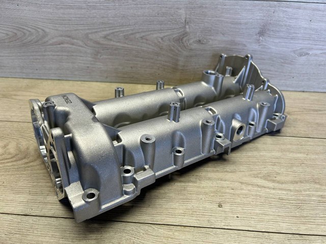 Obudowa wałka rozrządu do Opel Astra J Sports Tourer 35