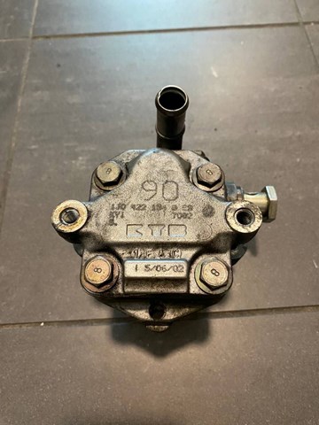 Pompa wspomagania hydraulicznego kierownicy VAG 1J0422134B