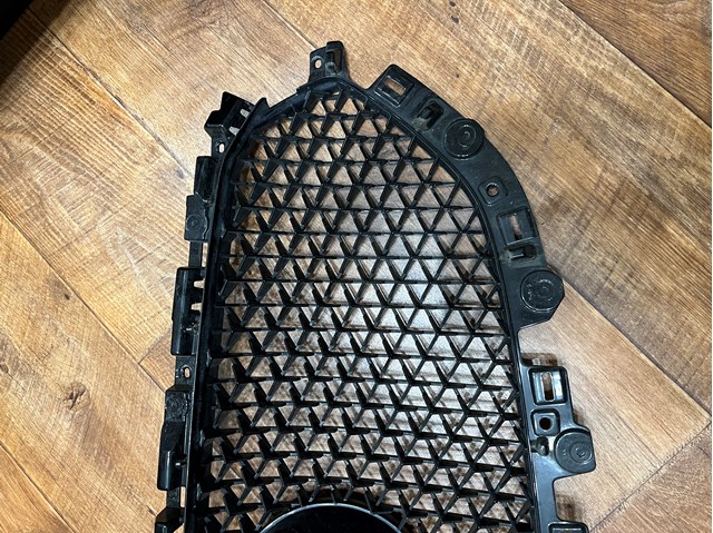 Atrapa chłodnicy Mazda KB8C50719 cena, od 41,65 USD