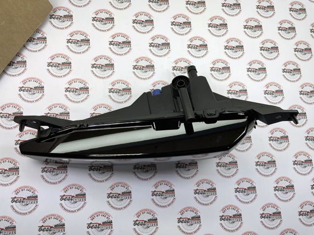 Lampa przeciwmgielna prawa LR072645 Land Rover