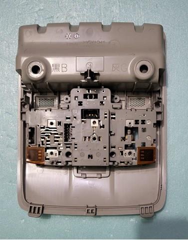 Lampka oświetlenia kabiny KD4569971 Mazda