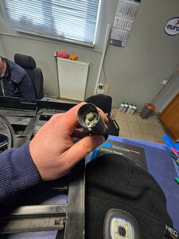 Dyfuzor chłodnicy, w komplecie z silnikiem i wirnikiem 9826929880 Peugeot/Citroen