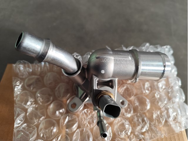 Obudowa termostatu Chrysler 05047861AC