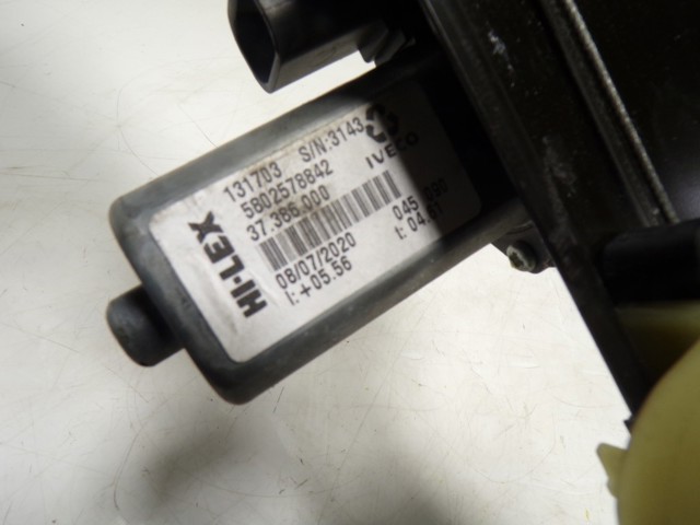 Mechanizm podnoszenia szyby drzwi przednich lewych 5801901053 Iveco