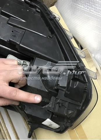  Reflektor prawy Renault DUSTER 2