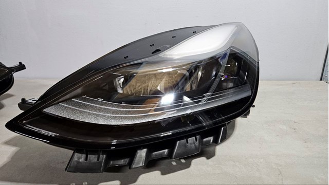 Reflektor lewy Tesla Model Y SUV (2019 - 2025) cena, od 304,68 USD