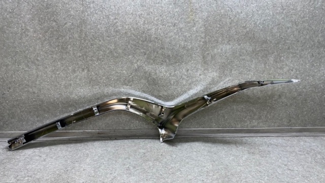 Listwa ochronna atrapy chłodnicy lewa Mazda DGH9507K0B cena, od 173,73 USD