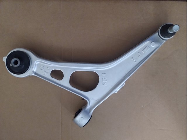 Wahacz zawieszenia przedniego dolny lewy 545016RR0B Nissan/Infiniti