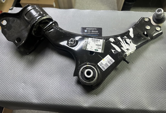 LR126119 Land Rover Wahacz zawieszenia przedniego dolny lewy