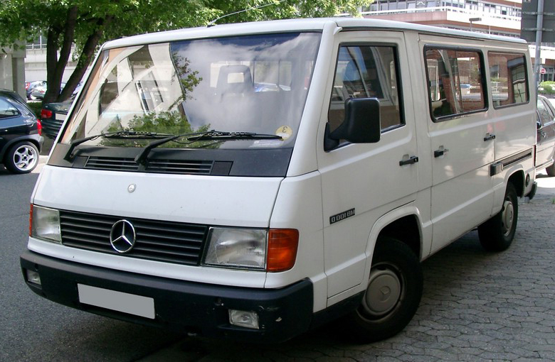 Mercedes 100 (1988 - 1996)